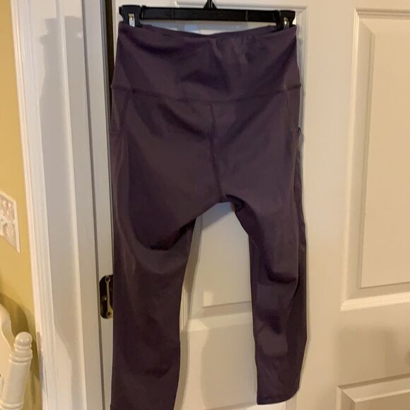 Size Small athletic Capri leggings - Picture 2 of 6